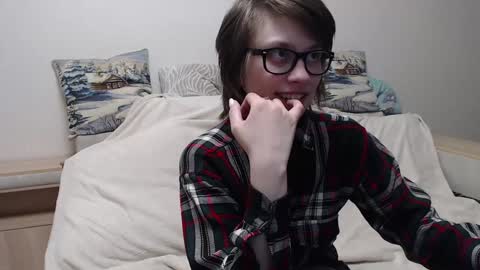 Snapshot of ambersimard chatting on December 14, 10:18 pm Amber online show from December 14, 10:18 pm