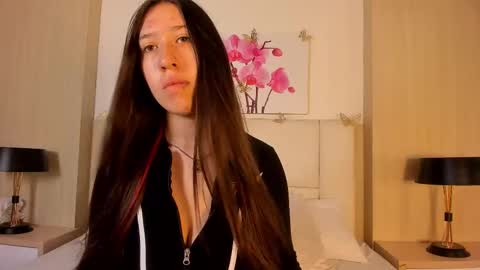 Snapshot of ambervega__ chatting on March 24, 12:43 pm Amber online show from March 24, 12:43 pm