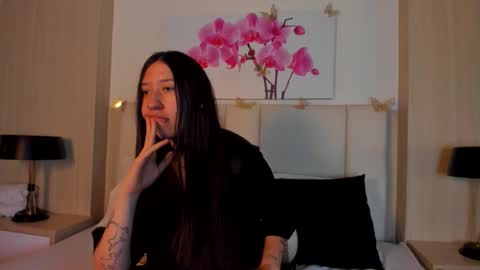 Snapshot of ambervega__ chatting on March 27, 2:17 pm Amber online show from March 27, 2:17 pm