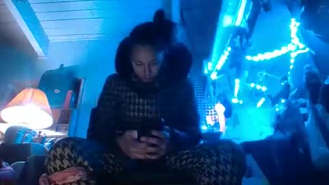 Snapshot of ambionce chatting on April 4, 8:23 am ambionce online show from April 4, 8:23 am