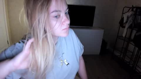 Snapshot of ambrosia__ chatting on September 15, 1:16 am ambrosia__ online show from September 15, 1:16 am