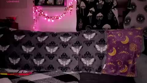 amburlicious online show from May 18, 4:07 am