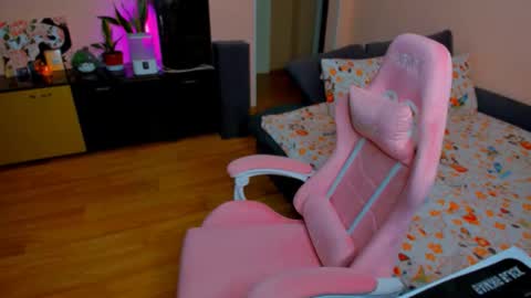 Snapshot of ameli_moon chatting on October 18, 4:08 pm Eileen online show from October 18, 4:08 pm