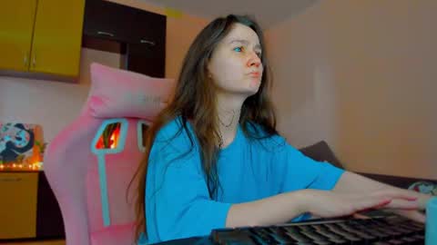 Snapshot of ameli_moon chatting on July 3, 7:15 am Eileen online show from July 3, 7:15 am