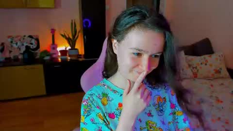 Snapshot of ameli_moon chatting on August 8, 11:56 am Eileen online show from August 8, 11:56 am