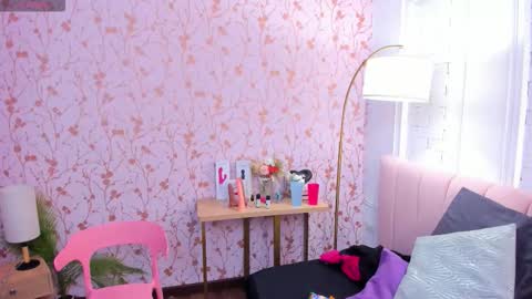 Amelia Adams online show from September 27, 6:57 pm