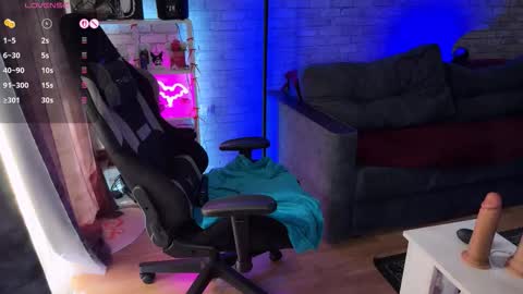 Amelia Aley  online show from March 18, 10:18 am