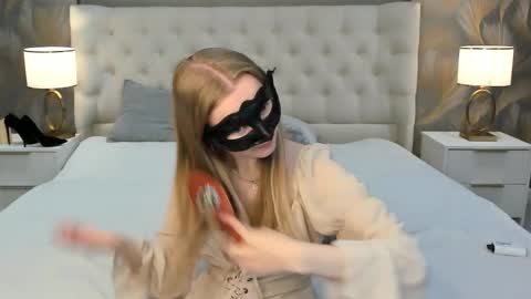 amelia_hide online show from September 9, 10:15 am