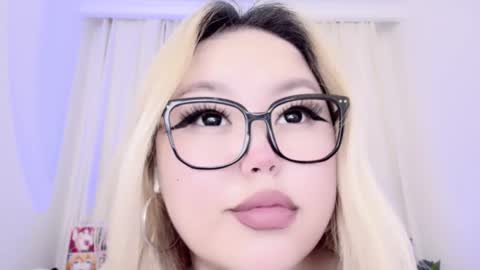 Snapshot of amelia_sunlight chatting on March 8, 1:39 am Amelia online show from March 8, 1:39 am