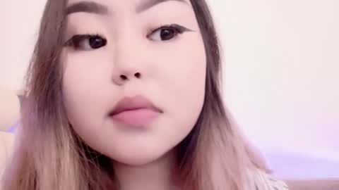 Snapshot of amelia_sunlight chatting on April 2, 8:17 pm Amelia online show from April 2, 8:17 pm