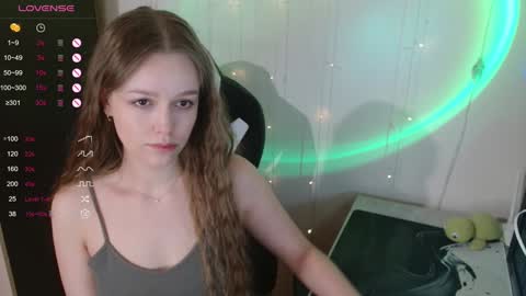 Snapshot of amelia_sweeti chatting on December 9, 9:37 pm amelia_sweeti online show from December 9, 9:37 pm