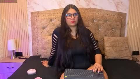 AMELIA CASTELL  online show from March 13, 1:40 pm