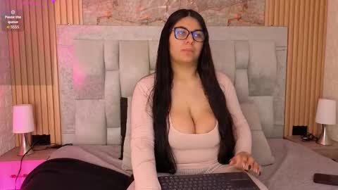 AMELIA CASTELL  online show from March 16, 11:25 am