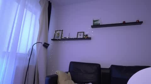 Amelia   online show from May 10, 3:06 pm