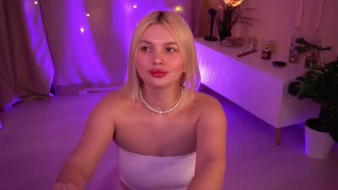  Amelia  online show from February 3, 6:40 am