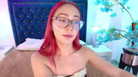 Snapshot of amelie_adamsx chatting on May 2, 11:15 am Amelie online show from May 2, 11:15 am