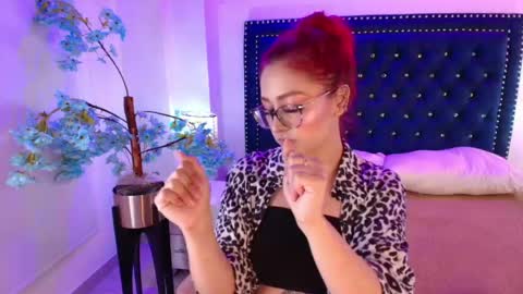 Snapshot of amelie_adamsx chatting on May 13, 11:18 am Amelie online show from May 13, 11:18 am