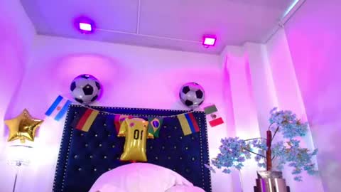 Amelie online show from June 14, 3:03 pm