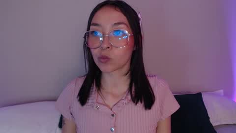 Amelie online show from February 10, 11:45 pm