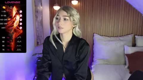 Snapshot of amelieaxie chatting on January 23, 3:48 am Isabella online show from January 23, 3:48 am
