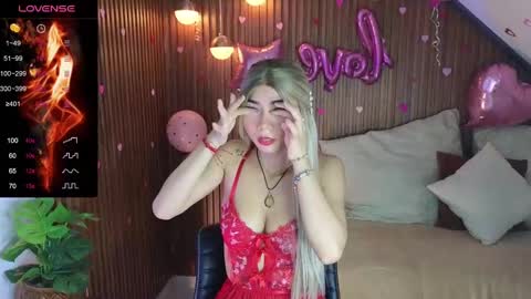 Snapshot of amelieaxie chatting on February 15, 3:42 am Isabella online show from February 15, 3:42 am