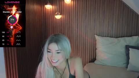 Snapshot of amelieaxie chatting on March 10, 4:28 am Isabella online show from March 10, 4:28 am