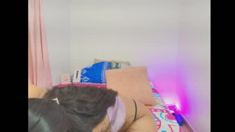 Snapshot of amelieburns18 chatting on February 15, 10:25 am Amelie online show from February 15, 10:25 am