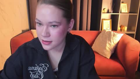 Snapshot of ameliedot chatting on February 17, 10:12 am Amelie online show from February 17, 10:12 am