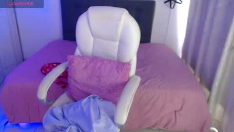 Amelie  online show from May 1, 3:38 pm