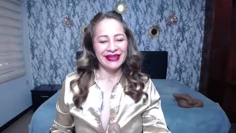 Snapshot of amell_thomson chatting on October 2, 11:39 am Amell Thomson online show from October 2, 11:39 am