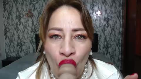 Snapshot of amell_thomson chatting on October 10, 11:31 am Amell Thomson online show from October 10, 11:31 am