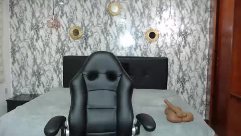 Snapshot of amell_thomson chatting on October 11, 11:20 am Amell Thomson online show from October 11, 11:20 am