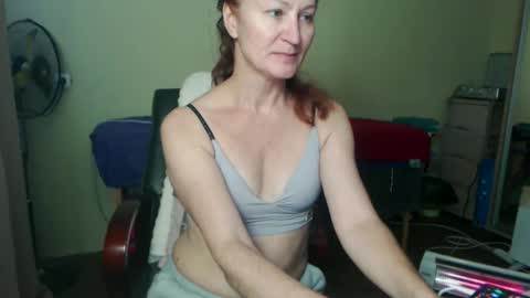 Snapshot of amelly777 chatting on November 9, 1:42 pm amelly777 online show from November 9, 1:42 pm