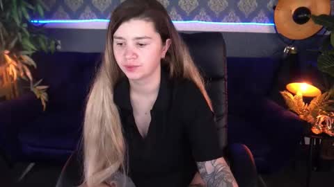 amellymillyy online show from November 24, 10:42 pm