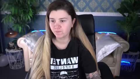 amellymillyy online show from March 22, 8:12 pm