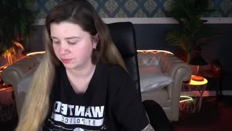 amellymillyy online show from April 1, 12:39 pm