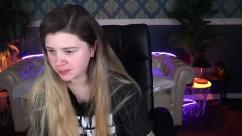 amellymillyy online show from April 1, 1:41 pm