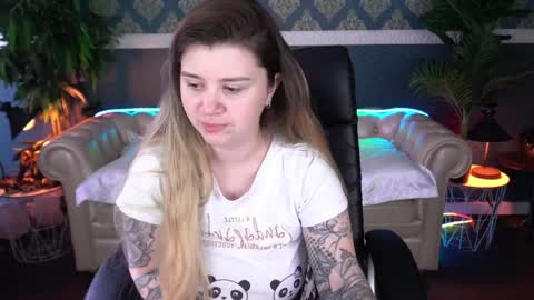 amellymillyy online show from April 2, 12:25 pm