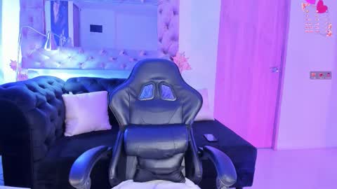 Snapshot of amelyamann chatting on March 19, 1:04 pm online show from March 19, 1:04 pm