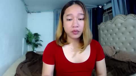 Snapshot of amera_slut chatting on January 7, 6:27 am amera_slut online show from January 7, 6:27 am