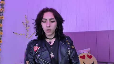 Snapshot of amethyst_01_ chatting on December 6, 9:57 pm amethyst_01_ online show from December 6, 9:57 pm