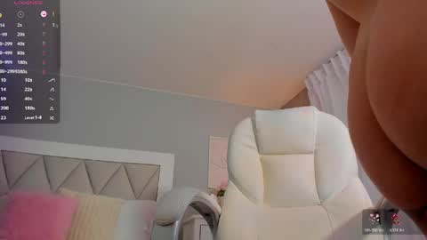 Snapshot of ami_sweet_18 chatting on April 1, 12:11 am Ami online show from April 1, 12:11 am