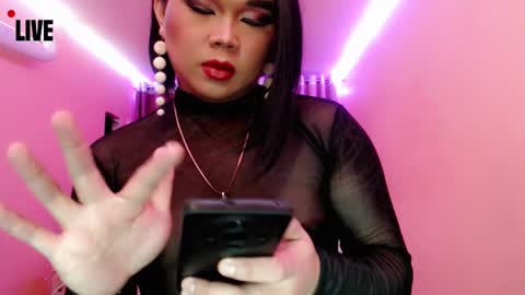 Snapshot of amiadoll chatting on December 20, 8:55 pm Queen Mireska online show from December 20, 8:55 pm