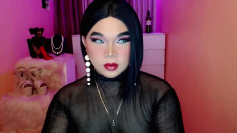 Snapshot of amiadoll chatting on December 28, 12:56 pm Queen Mireska online show from December 28, 12:56 pm
