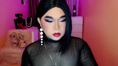 Snapshot of amiadoll chatting on January 2, 11:09 am Queen Mireska online show from January 2, 11:09 am