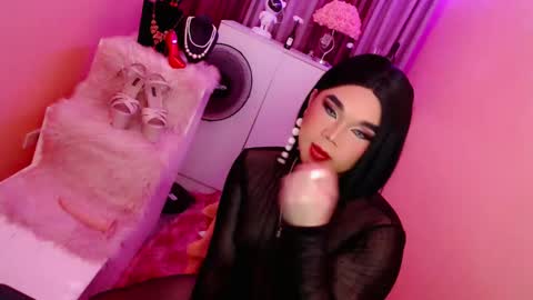 Snapshot of amiadoll chatting on January 6, 1:08 pm Queen Mireska online show from January 6, 1:08 pm