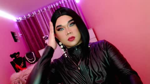 Snapshot of amiadoll chatting on February 5, 2:26 pm Queen Mireska online show from February 5, 2:26 pm