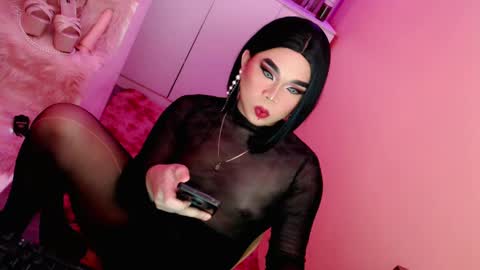 Snapshot of amiadoll chatting on February 7, 12:06 pm Queen Mireska online show from February 7, 12:06 pm
