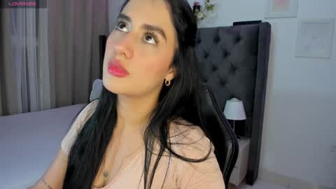 Snapshot of amiirra_ chatting on April 25, 1:30 am Amira sweet online show from April 25, 1:30 am