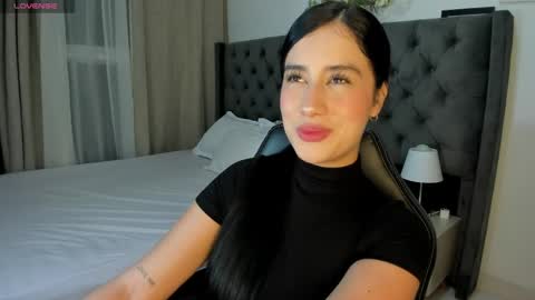 Snapshot of amiirra_ chatting on May 23, 3:45 am Amira sweet online show from May 23, 3:45 am